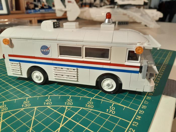 ../assets/images/sets/astrovan.jpg